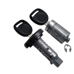 GM Strattec Interruptor de llave de bloqueo de encendido Cilindro Vaso de puerta única 2 llaves de chip - Imagen 1 de 3