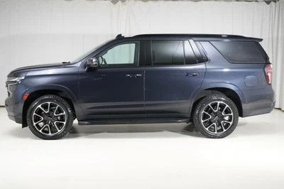 Chevrolet Tahoe RST 2023 7 pasajeros entretenimiento trasero Foto 1 de 4