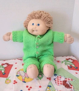 Cabbage Patch Kinder Puppe Vintage 1985 plus selbstgemachtes Outfit grün blaue Augen Zahn - Bild 1 von 21