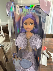Muñeca de moda Bratz x Kylie Jenner 24 pulgadas a gran escala con vestido, 2 pies de alto - Imagen 1 de 7