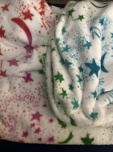 BETSEY JOHNSON DESIGNER THROW MULTICOLORE STELLE CADENTI E LUNE SOFT & CHIC NUOVO - Foto 1 di 7