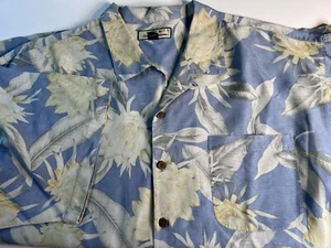 100% Silk Tommy Bahama Hawaiian Shirt Mens Size XXL 2XL Blue White Flowers - Picture 1 of 12