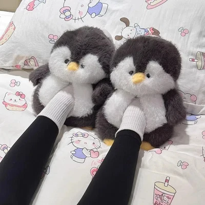 Lindo paquete de pantuflas de algodón de pingüino de dibujos animados con parte inferior gruesa antideslizante de felpa Foto 1 de 4