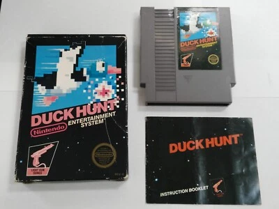 Duck Hunt Nintendo NES with box and manual authentic - Image 1 of 4