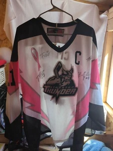 Camiseta deportiva de hockey rosa Stockton Thunder McMahon con concienciación sobre el cáncer de mama con autógrafos - Imagen 1 de 16