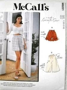 Shorts Misses size XS-M McCalls 8221 Sewing Pattern * - Picture 1 of 2