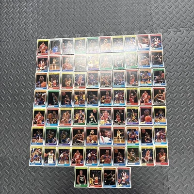 Enorme lote raro de 74 cartas de baloncesto 1988 Fleer Larry Bird, Isiah Thomas y más🔥 Foto 1 de 4