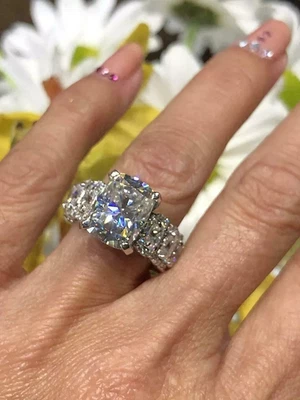 Anel de noivado de casamento de diamante com corte almofada 5 quilates criado em laboratório ouro branco 14K por cima - Imagem 1 de 4