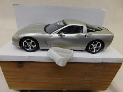 NUEVO AMT ESCALA 1/25 2006 CORBETA EN PLATA CUPÉ MODELO PROMOCIONAL ERTL Foto 1 de 4