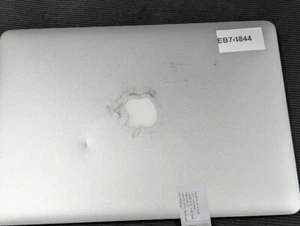 MacBook Air A1466 13.3" 128GB SSD 4GB RAM - For Parts/Not Working - Afbeelding 1 van 13