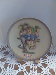 1977 Hand Painted Hummel "Apple Tree Boy" Collector's Plate by Goebel - Picture 1 of 5