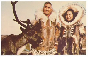 Eskimo Couple With Reindeer Inuit Wearing Caribou Parkas Arctic Canada Postcard - Picture 1 of 2