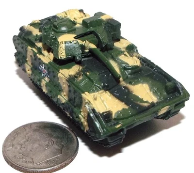 Micro máquina pequena de plástico M-2 Bradley IFV em camuflagem verde e areia - Imagem 1 de 4