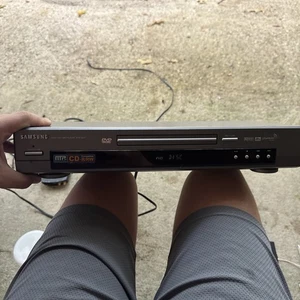Samsung DVD-S221 DVD MP3 CD Player Phantom Surround No Remote Tested and Works - Picture 1 of 7
