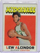 1971-72 Topps - Lew Alcindor on Card #100 Kareem Abdul-Jabbar