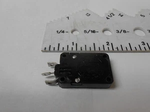 224-0053-00 ROBERTSHAW MICRO SWITCH 125VAC 10AMP NEW OLD STOCK - Picture 1 of 3
