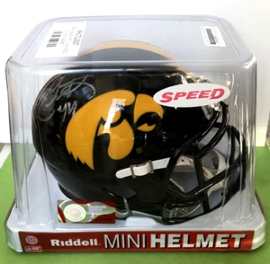 2015 DALLAS CLARK FIRMATO IOWA HAWKEYES FOOTBALL RIDDELL MINI CASCO FANATICI COA - Foto 1 di 15