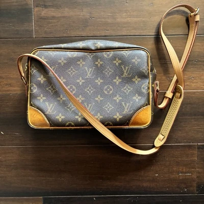 Cartera bandolera pequeña Louis Vuitton excelente estado Foto 1 de 4