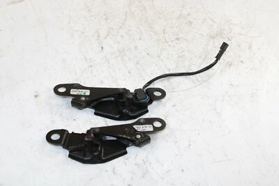 2005 MERCEDES SL500 R230 TOP WINDSHIELD LATCH STRIKER TAKE-UP SET 2307901077 - Image 1 of 4
