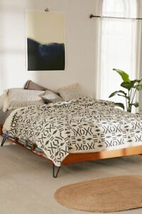 New URBAN OUTFITTERS Holli Zollinger For DENY Geo Duvet Cover Twin XL MSRP: $129