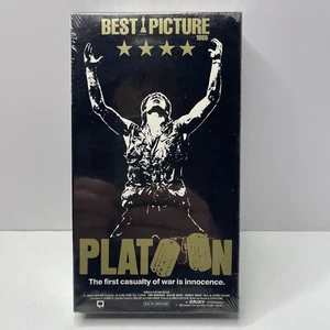 Platoon VHS Factory Sealed Vestron 1988 Charlie Sheen Brand New - Foto 1 di 2