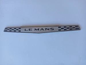 PONTIAC LEMANS 1966 ORIGINAL DOOR PANEL EMBLEM 7589479 - Imagen 1 de 9