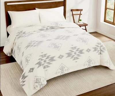 Pendleton Faux Fur Luxe Blanket KING 112” X 92” Birch Tree