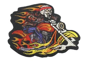 TOPPA TERMOSALDABILE TESCHIO MOTO FIAMME PATCHES SKULL MOTORCYCLE FLAMES JEP.465 - Bild 1 von 1