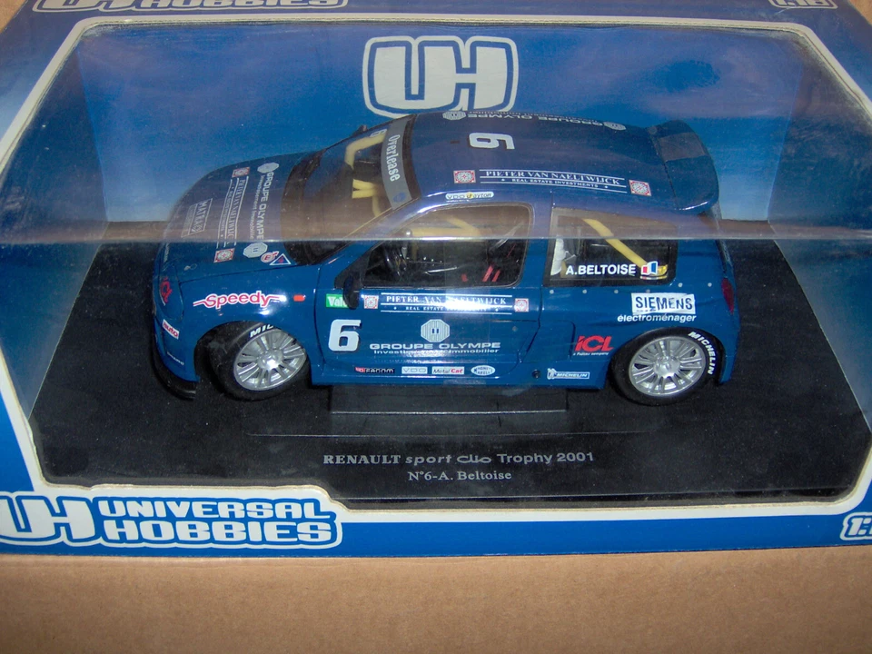 Renault Clio Sport Trophy 2001 Universal Hobbies 1:18 - Immagine 1 di 1
