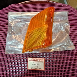 1978 79 80 Dodge Colt Wagon NOS Mitsubishi Right PARK TURN SIGNAL LAMP LENS - Picture 1 of 4