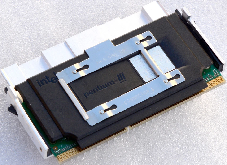 Intel Pentium III 3 Processor Slot 1 SL35E 500MHz 512KB SECC (2)242 (2)576 M124 - Image 1 of 1