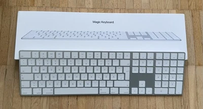 Apple Magic Keyboard mit Ziffernblock, Deutsch, Silber/Weiss Neuwertig mit OVP - Bild 1 von 2