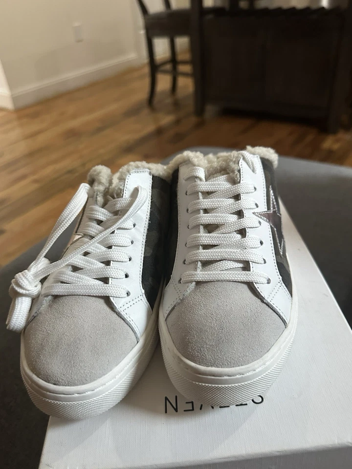 Zapatillas para mujer Steven By Steven Madden camufladas con detalles de estrellas talla 9” Foto 1 de 4