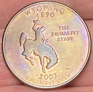 2007-D Wyoming State Quarter Beautiful Brilliant Gold/Rainbow Toned Coin #35 - Picture 1 of 12