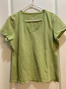 Style & Co. women’s Green V-neck tshirt Sz L Armpit To Armpit 20.5”, Length 25” - Picture 1 of 4