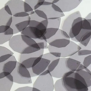 Lenteja suelta Facet Gem Lágrima 1,25" gris transparente brillante ver a través - Imagen 1 de 2