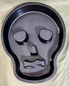 Vintage Wilton Skull Cake Pan Model #2105-7792 Day Of The Dead Excellent Used Co - Picture 1 of 4