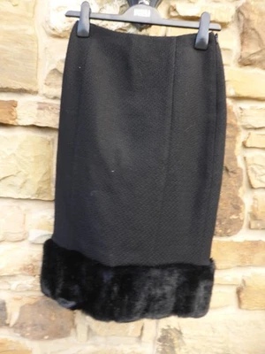 Saia lápis preta LK Bennett 100% lã, bainha de pele sintética tamanho 6, nova com etiquetas - Imagem 1 de 4