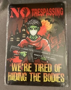 Letrero de hojalata No Tresspassing We’re Tired of Hiding the Bodies - Imagen 1 de 2