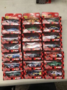21- 1997 RACING CHAMPIONS Nascar - Picture 1 of 4