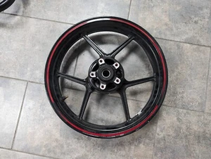 Rueda delantera negra usada 2022 ZX6R 2005-2023, ZX10R 2006-2010, 636 llanta Kawasaki - Imagen 1 de 8
