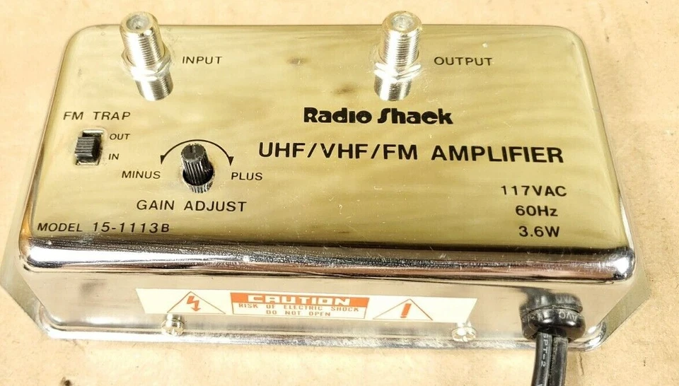 Radio Shack 20dB Signal Amplifier UHF VHF FM 15-1113B Archer 117 VAC 60Hz 3.6WOp - Image 1 of 4