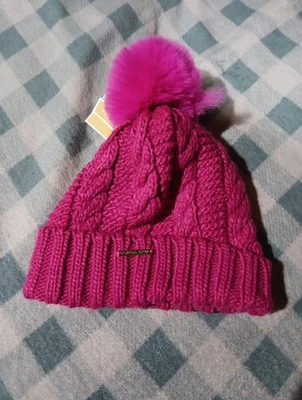 Gorro MICHAEL KORS Frambuesa Grueso Tejido con Logo Insignia Pom Pom Precio de venta sugerido por el fabricante $48 Foto 1 de 4