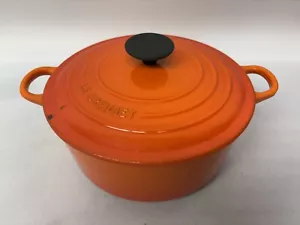 Le Creuset Casserole Dish Dutch Oven Cast Iron Orange 24 - Picture 1 of 24
