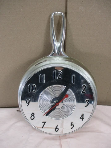 Vintage Hanging Chrome Frying Pan KITCHEN WALL CLOCK  Tested & Works Well Cover