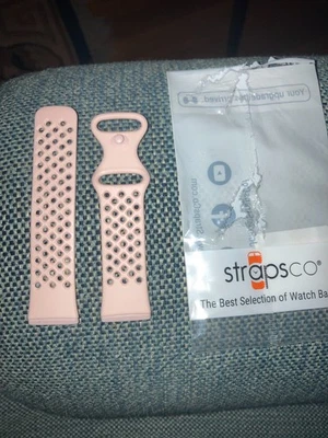 全新 StrapsCo 耐力表带 适用于 Fitbit Versa 4(中短码)粉色 — 第 1/3 张图片
