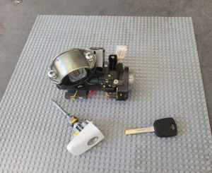 ๐ 2014 - 2019 Kia Soul Ignition Switch Driver Door Lock Cylinder Key FOB - Picture 1 of 8