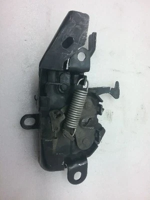 Actuador de cierre de capó LE V6 6 cilindros 2000 Toyota Camry uS-51M Foto 1 de 4