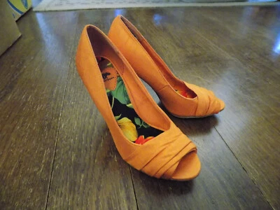 Rocket Dog Orange Raw Silk Look Fabric Wrap pleated open toe 4" heels pumps sz 7 - Image 1 of 4