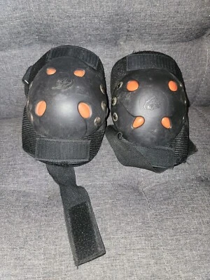 2007 Mongoose Pro Pacific Cycle Knee Black  Pads  - Image 1 of 4